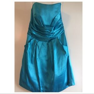 David’s Bridal Malibu Blue Strapless Size 4